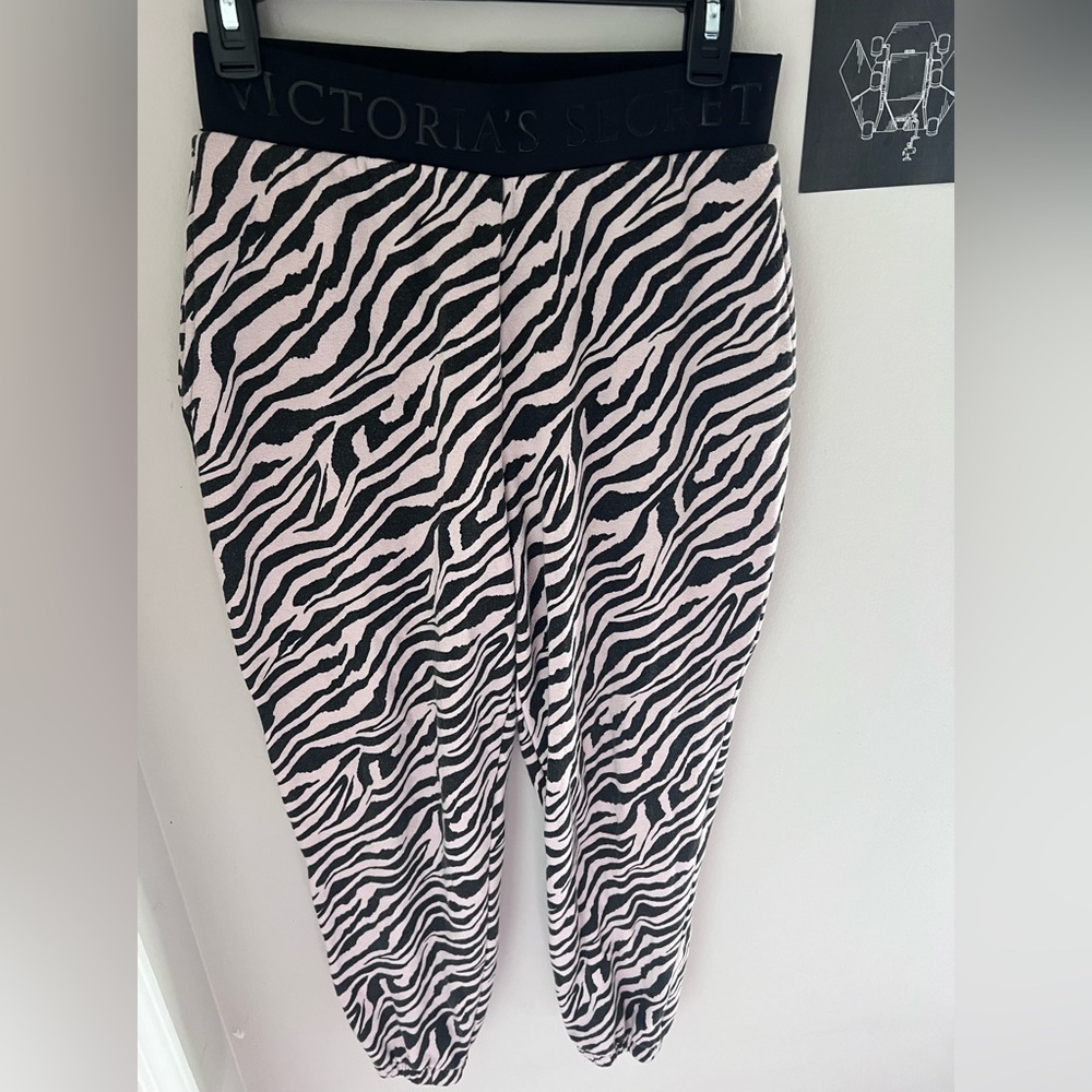PINK VICTORIA SECRETS zebra print sweatpants